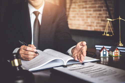 Close Up Lawyer Businessman Working Pointing At Sign Contract Do - Blog Ciclo Contabilidade